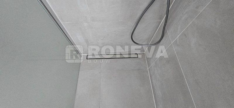 Badkamer taupe met glaswand, detail (1)