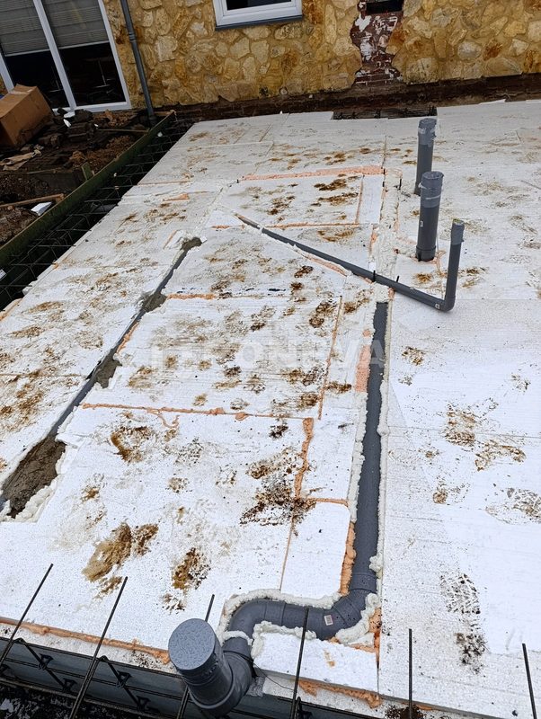 Aanbouw van fundering tot dak, tijdens de werkzaamheden (1)