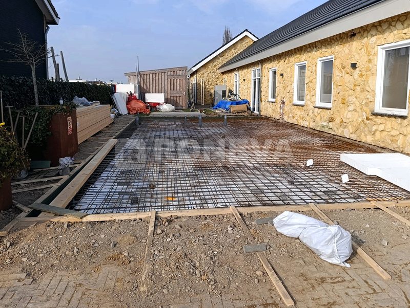 Aanbouw van fundering tot dak, tijdens de werkzaamheden (2)