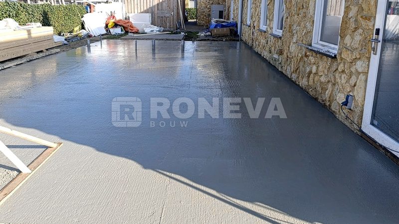 Aanbouw van fundering tot dak, tijdens de werkzaamheden (4)