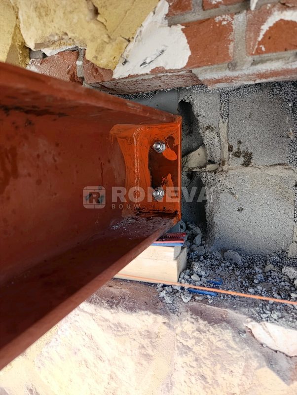 Aanbouw van fundering tot dak, tijdens de werkzaamheden (11)