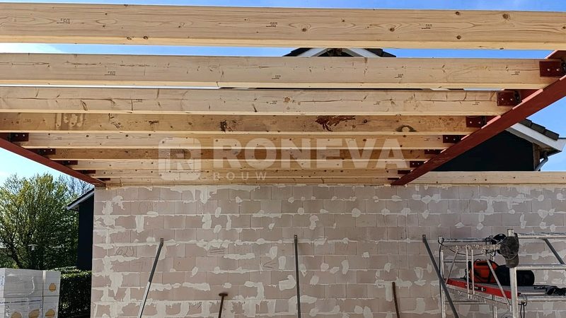 Aanbouw van fundering tot dak, tijdens de werkzaamheden (13)