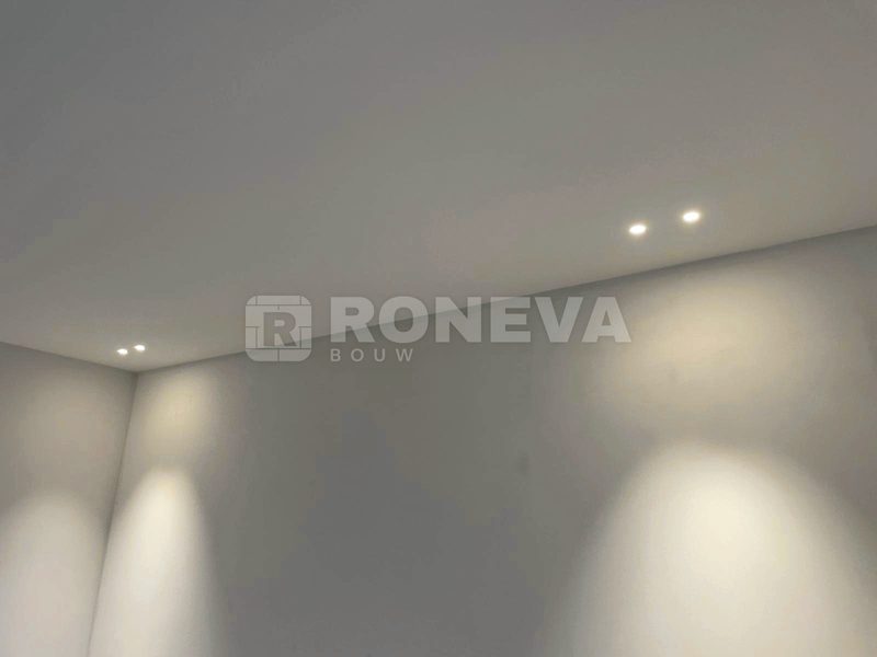 Verlaagd plafond met LED in villa, na oplevering (1)