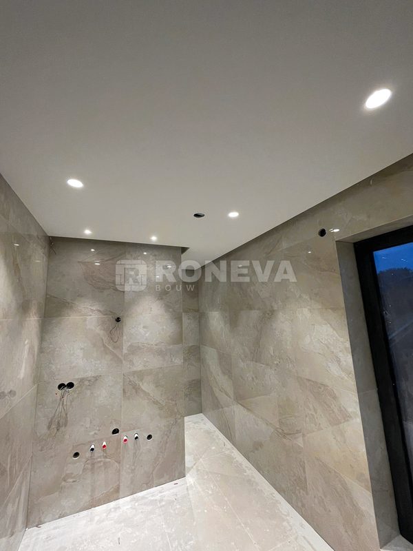 Verlaagd plafond met LED in villa, na oplevering (4)
