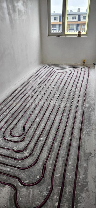 Vloerverwarming infrezen in beton, tijdens de werkzaamheden (5)